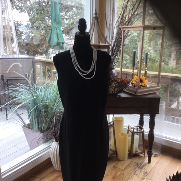 Ladies NWT Ann Taylor black dress - Picture 3 of 3